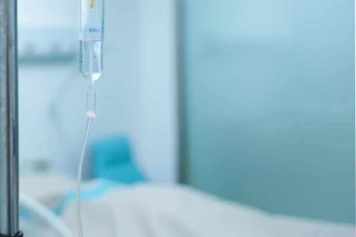 Медицинская капельница в клинике
